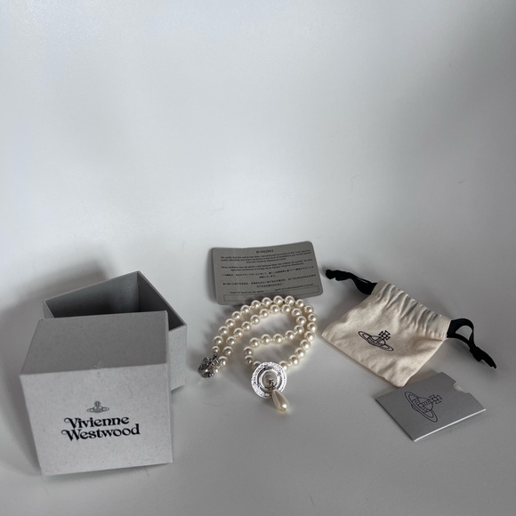 *SOLD* AUTH Vivienne Westwood One Row Pearl Choker - Picture 1 of 6